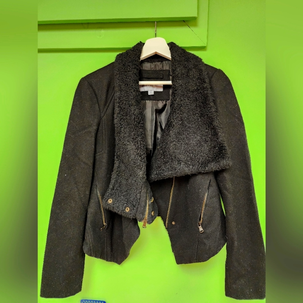 Andrew Marc wool jacket. Beautiful style. Black. Size 8